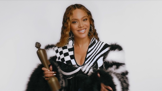 Beyoncé Receiving the Award for Best International Song