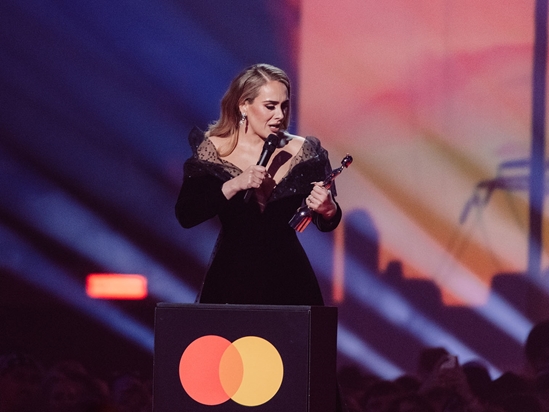 Adele wins Artist of the Year with YouTube Shorts!