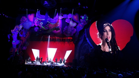 Amy Winehouse performing 'Rehab' at The BRITs 2007